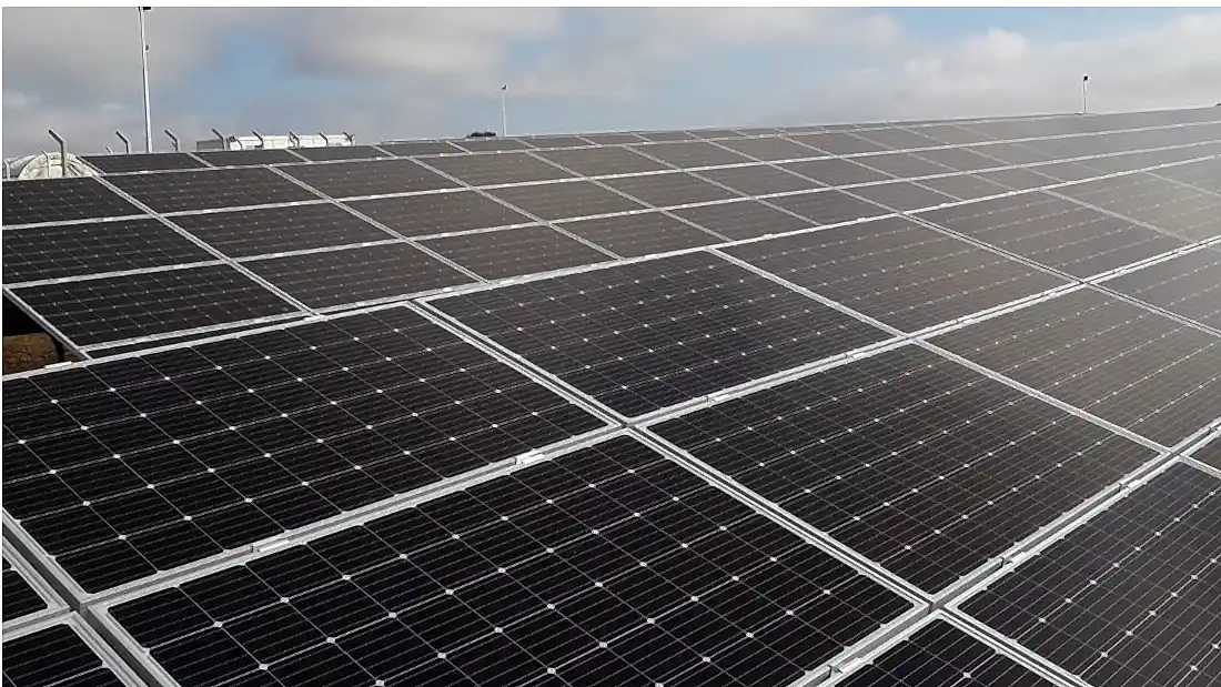 Sarı Lacivert Güneş Enerji Santrali